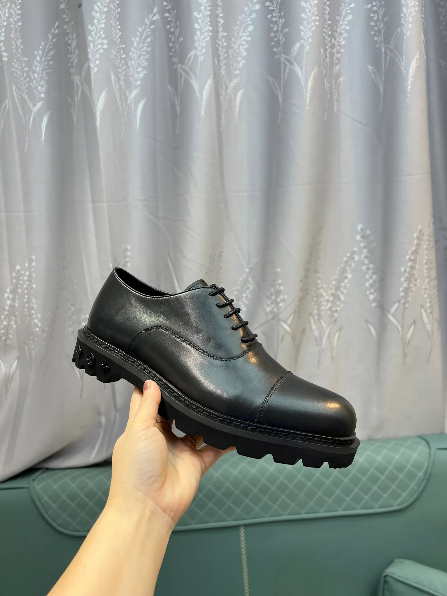 Men's shoes 💰820 [LV] - High-end quality - Upper: 🔝 tumbled cowhide, Nappa cowhide, brand logo sewn on shoe body - Lining: cowhide, foot pads; water-dyed cowhide - Outsole: TPR·rubber foam; two-color molded outsole -Super high quality control·Fine workmanship: highlighted (high-end·luxury·grade) -Size: 39-44 (38 45 can be customized)